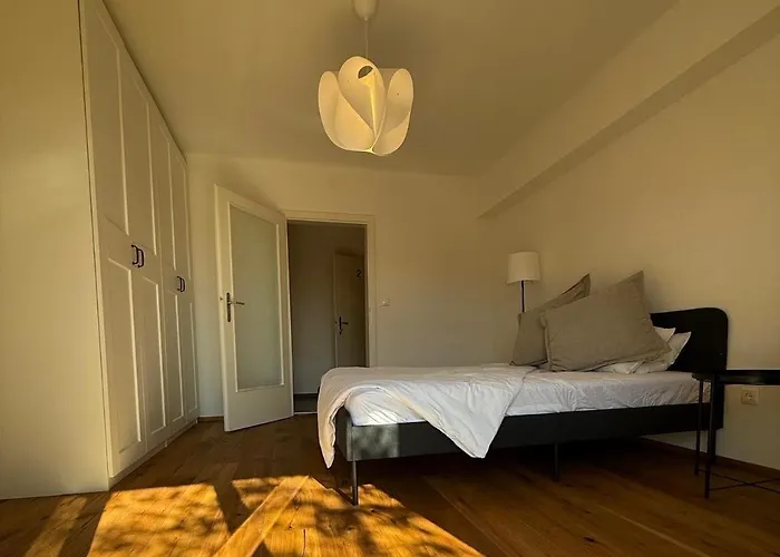 Cozy With Garden In Free Parking Apartment *